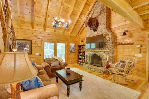 Luxurious Mountain Cabin with Chestatee River Access House in Union County
