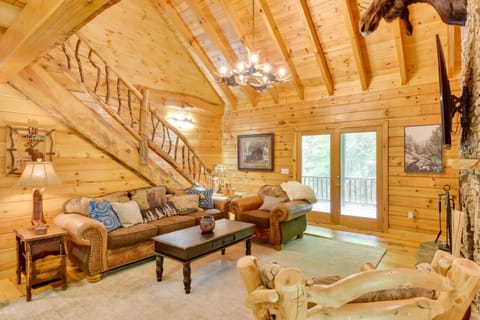 Luxurious Mountain Cabin with Chestatee River Access House in Union County