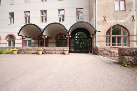 Facade/entrance