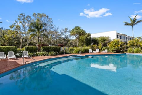 Beachside 3-Bed with Pool, BBQ, Gym & Tennis Court Condo in Marcoola