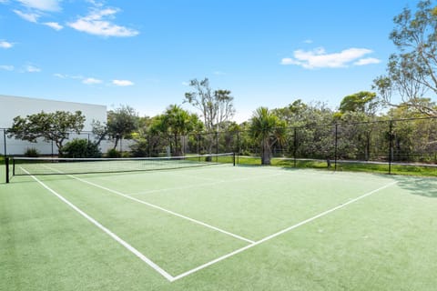 Beachside 3-Bed with Pool, BBQ, Gym & Tennis Court Copropriété in Marcoola
