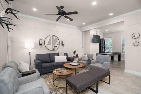 Rio Ranchito, Hot tub, River front, Fire Pit! House in Stonewall