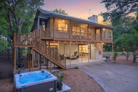 Rio Ranchito, Hot tub, River front, Fire Pit! House in Stonewall