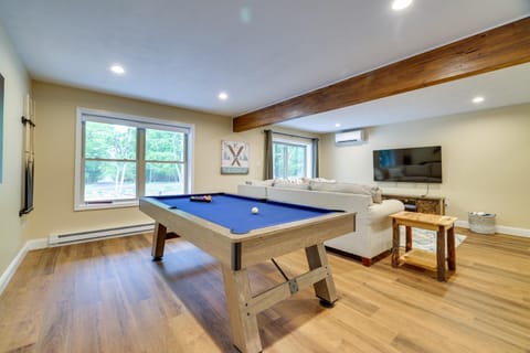 Albrightsville Cabin with Hot Tub and Game Room! House in Pocono Mountains