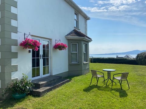 Property building, Garden, Garden view, Sea view