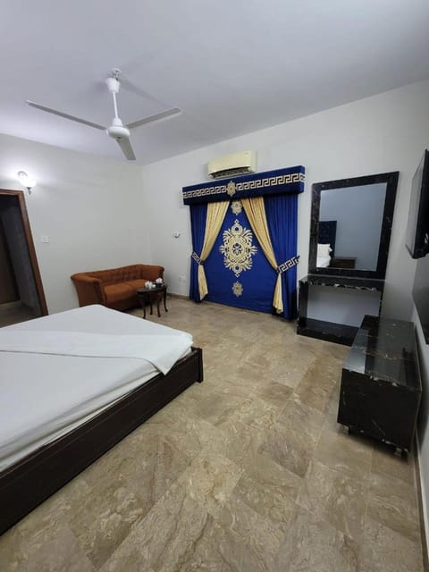 Karachi Family Guest House Bed and Breakfast in Karachi