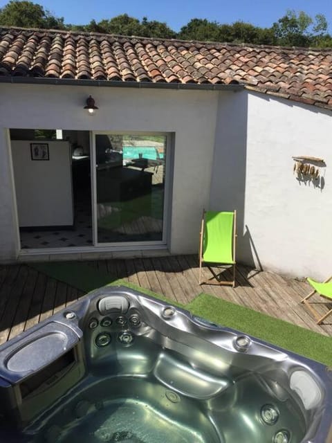 Très belle villa, 4 chambres, piscine et jacuzzi Villa in Rivedoux-Plage