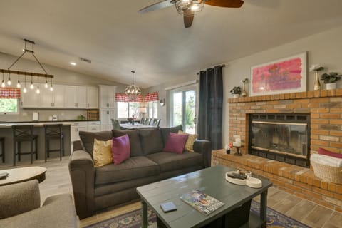 Pet-Friendly Tucson Home with Gas Grill and Fire Pit! House in Marana