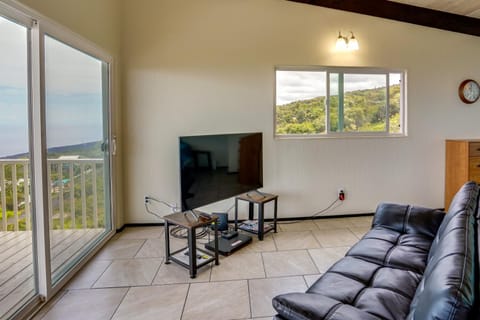 Captain Cook Bungalow with Panoramic Ocean Views! Apartment in South Kona