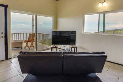 Captain Cook Bungalow with Panoramic Ocean Views! Apartment in South Kona