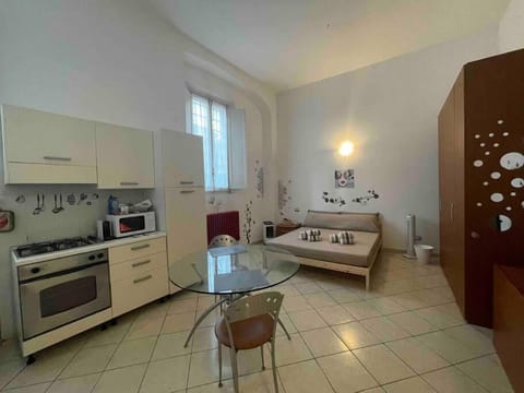 Bed, Kitchen or kitchenette, Living room, Photo of the whole room, Dining area, Bedroom, minibar, pet friendly, stove, wardrobe