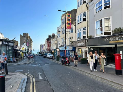 Day, Neighbourhood, City view, Street view, Location