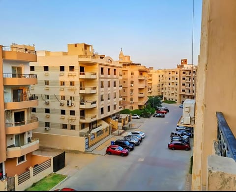 Complex Apts Near AUC And Malls Condo in New Cairo City