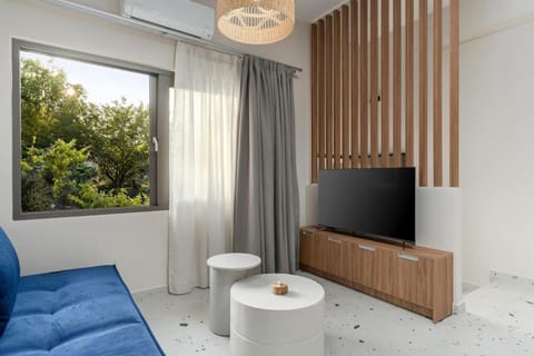 TV and multimedia, Living room, Seating area, Evening entertainment