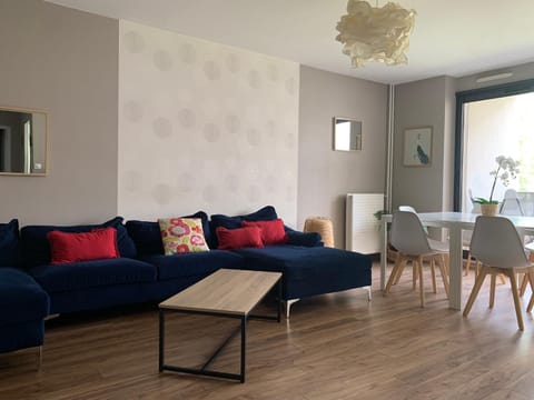 Communal lounge/ TV room, Living room, Seating area