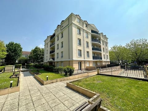 Property building, Natural landscape, Garden view