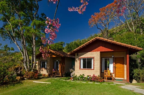 Property building, Facade/entrance, Day, Natural landscape, Garden, Autumn, Garden view, Mountain view