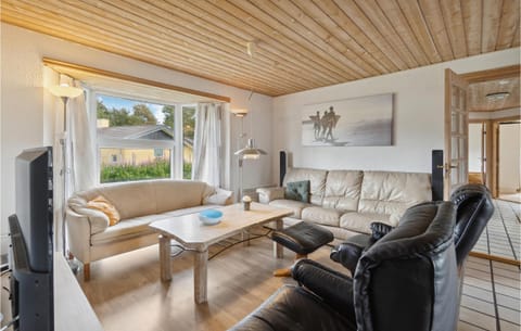 Beautiful Home In Oksbl With Indoor Swimming Pool, Sauna And 5 Bedrooms Casa in Oksbøl