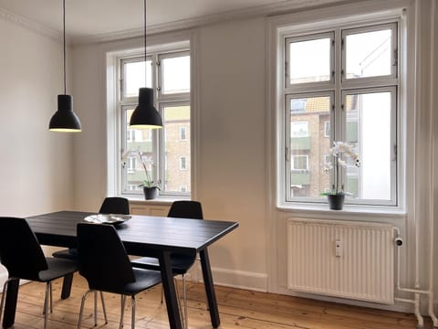 Two Bedroom Apartment In Copenhagen, Woltersgade 9, Condo in Copenhagen