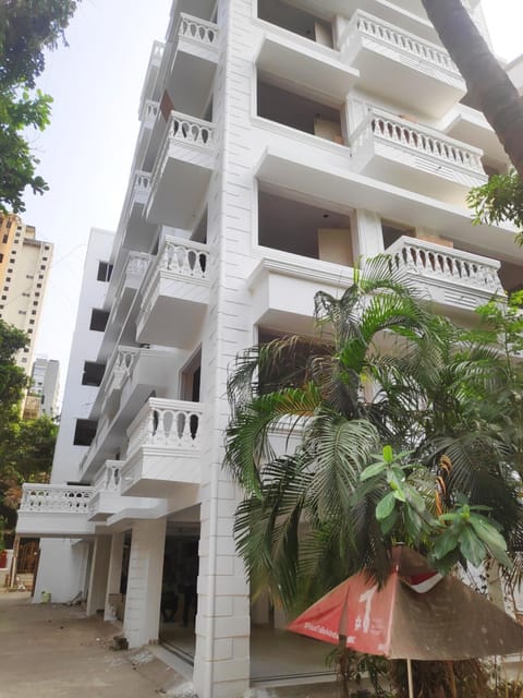 White House by Maxxvalue Service Apartments Bandra Condominio in Mumbai