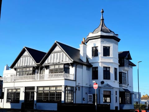 Property building, Day, Landmark view