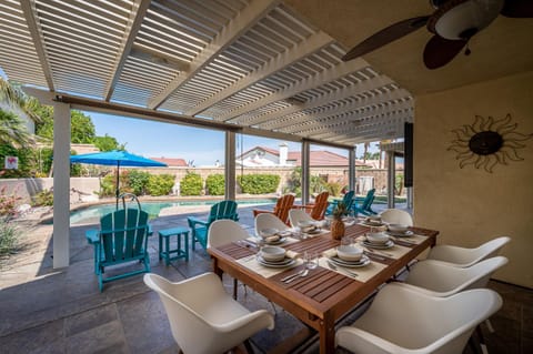 Coachella Chill: Luxury 4BR/4King Paradise Retreat House in La Quinta