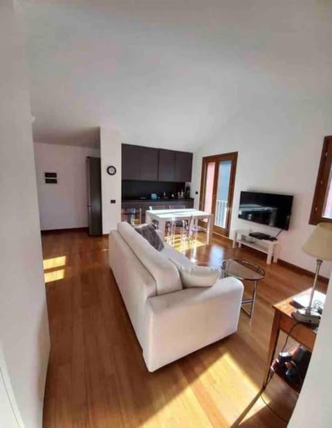 Kitchen or kitchenette, Seating area