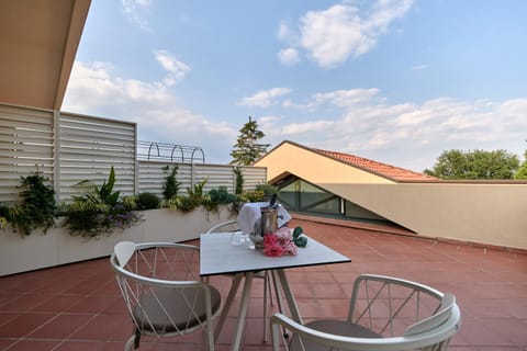 Day, View (from property/room), Balcony/Terrace, Dining area