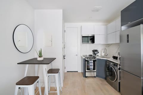 78-3C Newly renovated 1BR WD Walk 2 Central Park Copropriété in Roosevelt Island
