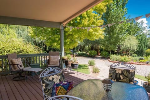 Kapila Gardens Family Retreat w/ private pool Haus in Cottonwood