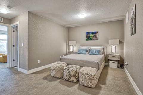 Bed, TV and multimedia, Living room, Photo of the whole room, Bedroom