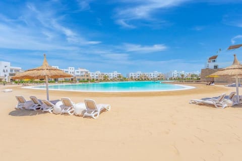 New! Lovely 1BR in Swan Lake, Gouna. Azure Lagoon Apartment in Hurghada