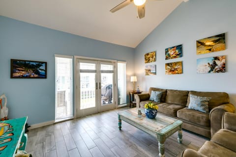 Bright Key Allegro Condo with Community Outdoor Pool Apartment in Rockport