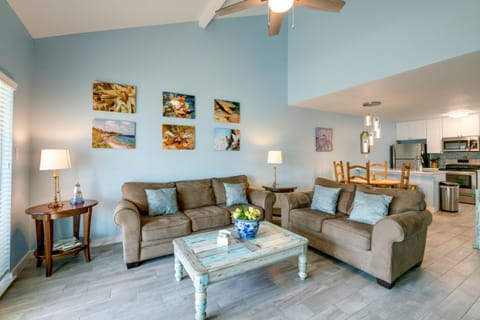 Bright Key Allegro Condo with Community Outdoor Pool Apartment in Rockport