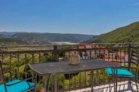 Villa mit Infinity Pool und wunderschönem Seeblick House in Split-Dalmatia County