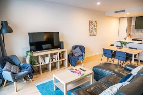 2 BR family business friendly CBD ANU Condo in Canberra