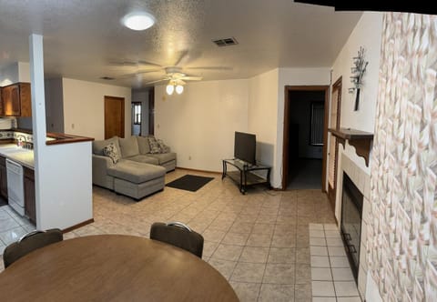 Townhouse, two car garage, fireplace back yard House in Las Cruces