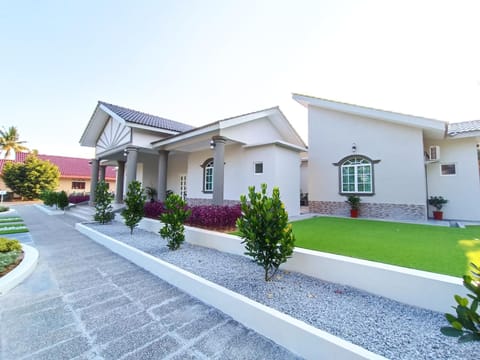 Property building, Day, Garden, Balcony/Terrace, Garden view