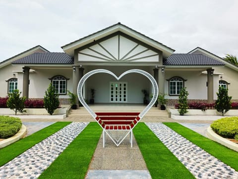 Property building, Day, Garden, Garden view