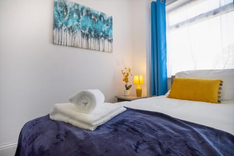 Stylish 3-Bedroom Oasis in Darlington, Sleeps 5 House in Darlington