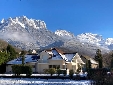 Property building, Day, Natural landscape, Winter, Mountain view