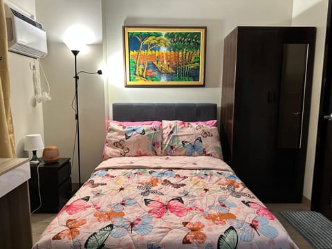 One Regis Bacolod- Upper East Studio Room Condominio in Bacolod