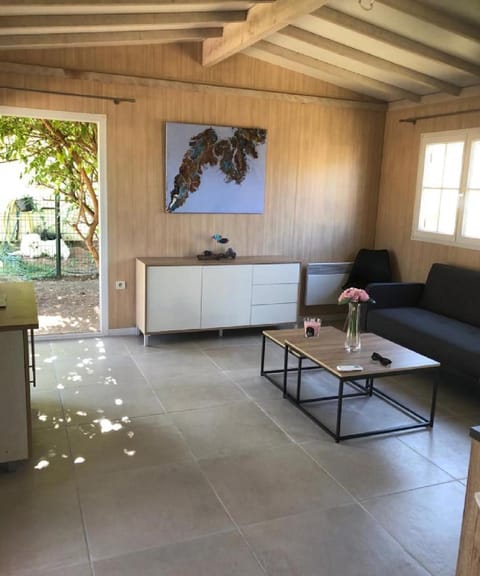 6/8 pax COTTAGE - Oasis Village Chalet in Roquebrune-sur-Argens