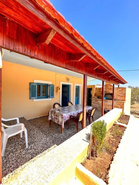 Property building, View (from property/room), Balcony/Terrace, Dining area