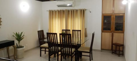 Impeccable 3-Bed Apartment in Lahore Condominio in Lahore