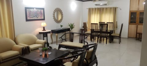 Impeccable 3-Bed Apartment in Lahore Copropriété in Lahore