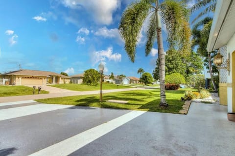 Living the luxury retreat Villa in Cape Coral