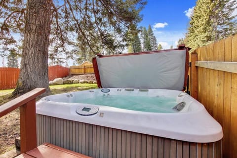 Magical McCall Retreat Near Golf Course and Lake House in McCall