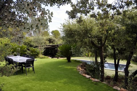 Villa de standing chambres climatisées avec piscine et jardin privatifs Villa in Valbonne