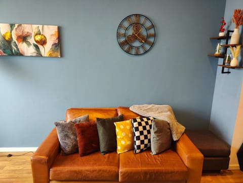 Living room, Decorative detail, Seating area